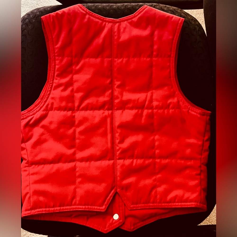 The North Face Red Vest for Versatile Layering - Picture 2 of 4
